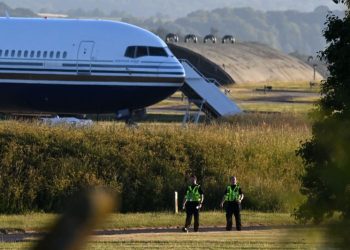 UK plan to send asylum-seekers to Rwanda blocked by Supreme Court