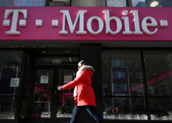 T-Mobile sued after employee stole nude images from customer phone during trade-in