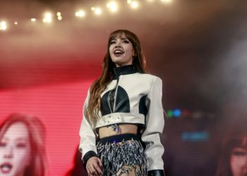 Blackpink Lisa’s Chinese social media page suspended after Paris burlesque routine