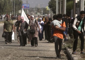 Gazans wave white flags and hold up ID papers as they flee south