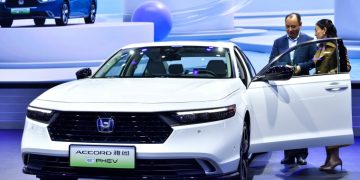 Honda recalls almost 304,000 Accords and HR-Vs over seat belt defect