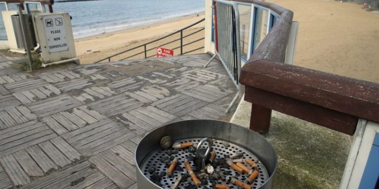 France to ban smoking on beaches and public parks