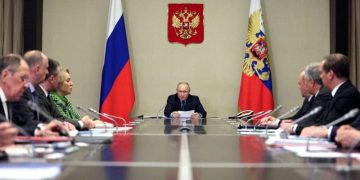 Putin pulls Russia out of nuclear test ban treaty