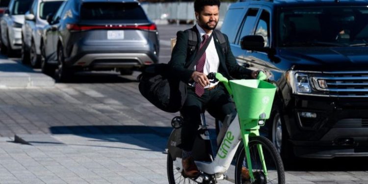 Gen Z House Democrat says he regrets not voting to condemn Hamas support on college campuses