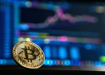 What’s the Difference Between Bitcoin​ Spot and Futures ETFs?