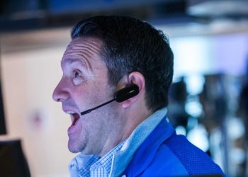 Dow rallies more than 500 points to record, closes above 37,000 for the first time