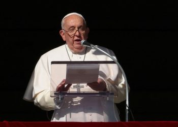 Pope Francis authorizes blessings for same-sex couples