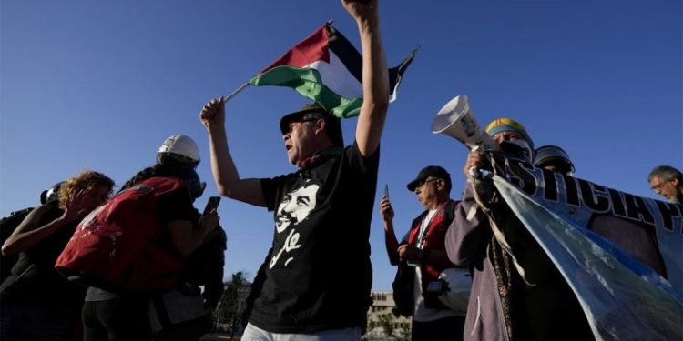 Chilean voters reject conservative-written constitution; will continue to run on Pinochet-era set of laws