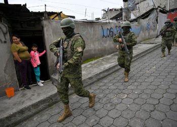 Ecuador arrests hundreds in bid to halt eruption of gang-based violence