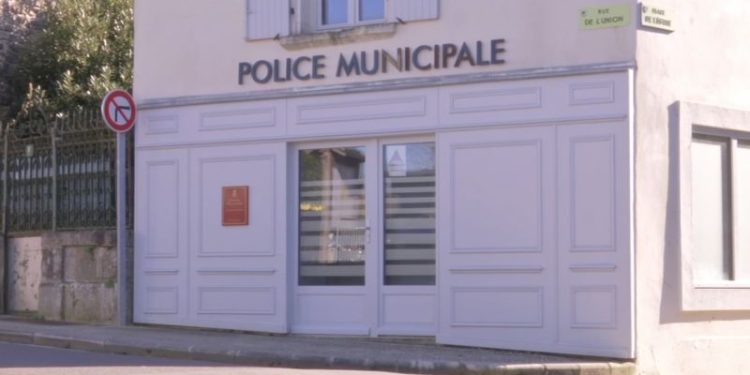 French mother sentenced to prison after leaving child to live alone for two years