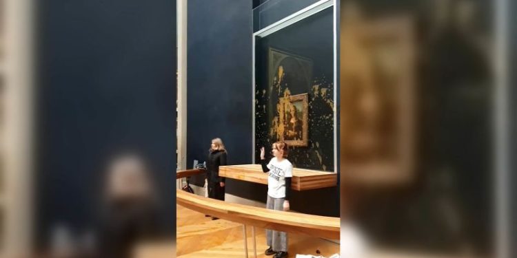 Protesters hurl soup at the Mona Lisa painting in Paris