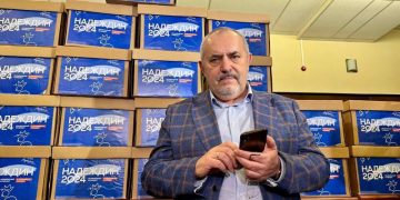 Putin critic and anti-war candidate says he has enough signatures for Russian presidential election bid