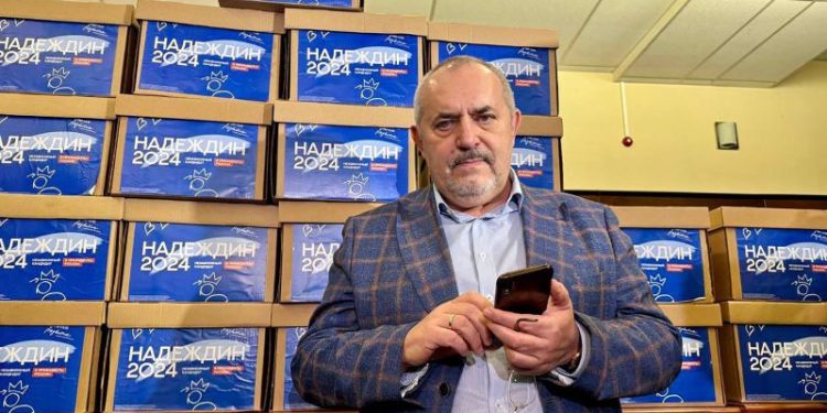 Putin critic and anti-war candidate says he has enough signatures for Russian presidential election bid