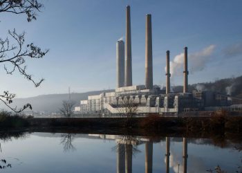 US climate pollution fell in 2023 as country shutters coal-fired power plants, new data shows