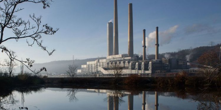 US climate pollution fell in 2023 as country shutters coal-fired power plants, new data shows