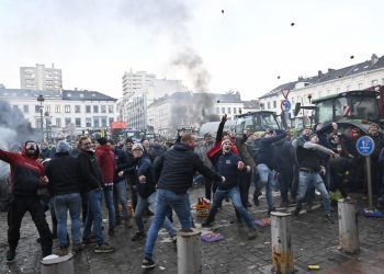 Protesting farmers hurl eggs and clog streets with tractors as EU summit begins