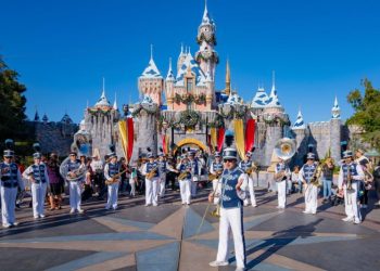 Disneyland characters and parades cast members launch unionization effort