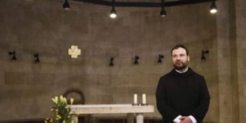 Ultra-Orthodox man seen spitting at Christian priest in Jerusalem