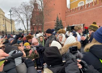Dozens of journalists detained in Moscow as military wives protest mobilization
