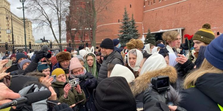 Dozens of journalists detained in Moscow as military wives protest mobilization