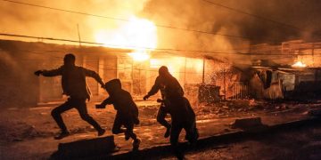 Huge gas explosion and fire kills at least 3, injures hundreds in Kenyan capital