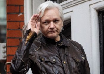 Julian Assange makes last-ditch attempt in UK court to avoid extradition to the US