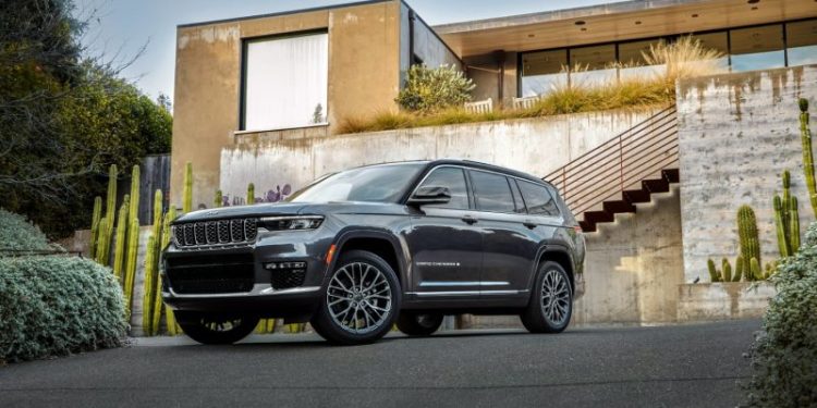 Chrysler recalling 338,000 Jeep Grand Cherokees over potentially faulty steering part