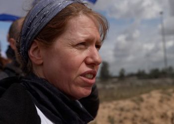At the edge of Gaza, Israelis try to stop aid trucks