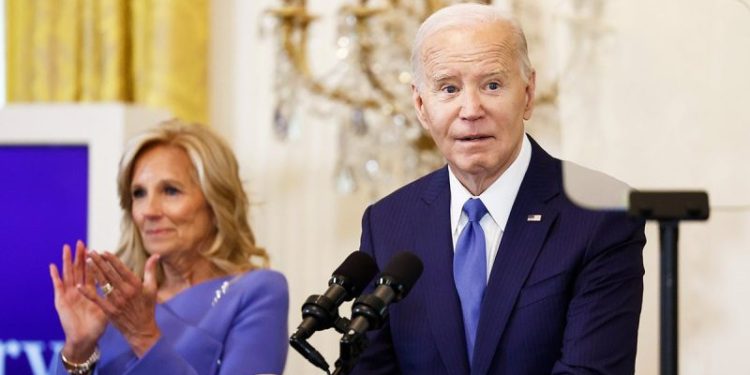 Biden fails to acknowledge Hunter’s out-of-wedlock daughter during Women’s History Month event at White House
