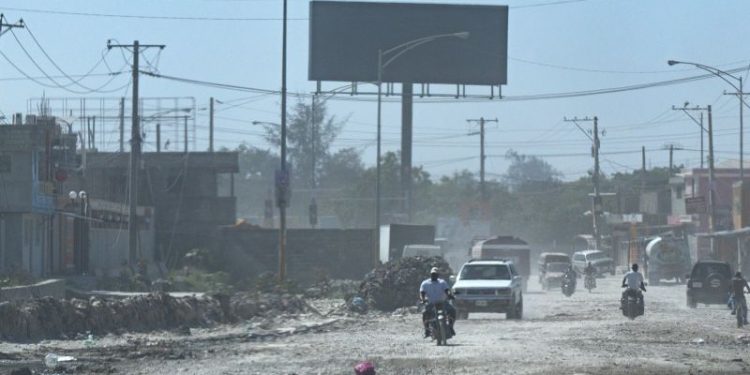 Machete-wielding militias battle gangs in Port-au-Prince as Haiti’s elites vie for power