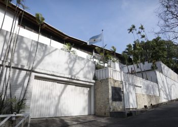 Argentina accuses Venezuela of cutting power to its embassy after meeting with opposition leaders