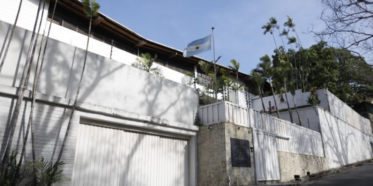 Argentina accuses Venezuela of cutting power to its embassy after meeting with opposition leaders