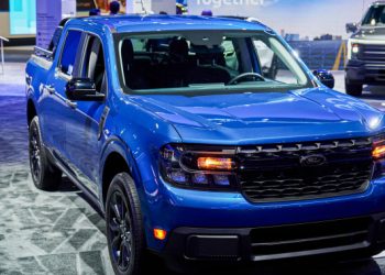 Ford to delay all-electric SUV to focus on offering hybrid vehicles across its lineup by 2030