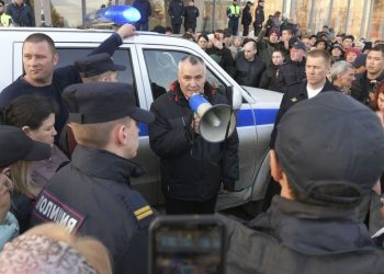 Anger boils over for some amid record floods in Russia’s Urals