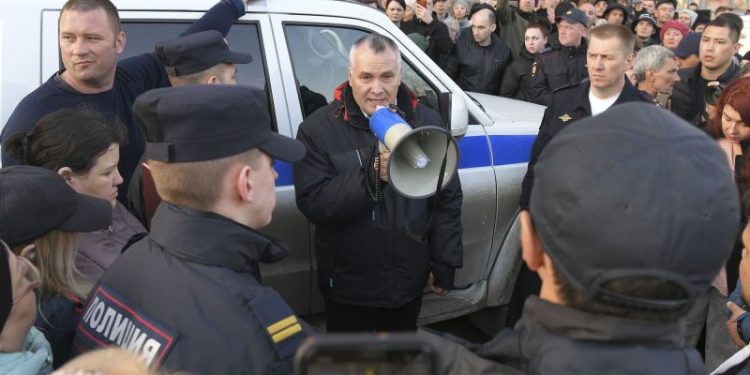 Anger boils over for some amid record floods in Russia’s Urals