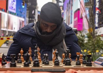 Nigerian chess champion Tunde Onakoya plays for 60 hours in Times Square, breaking marathon record