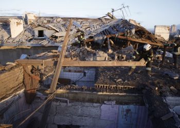 As Russia tests for weak spots, Ukraine is banking on enemy mistakes