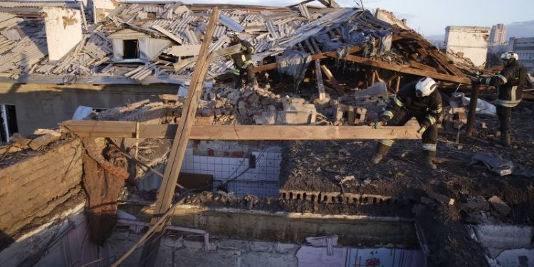 As Russia tests for weak spots, Ukraine is banking on enemy mistakes