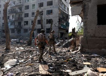 As Ukraine waits for US military aid, Russia makes further advances in the east