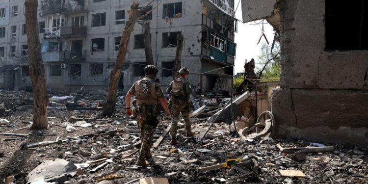 As Ukraine waits for US military aid, Russia makes further advances in the east