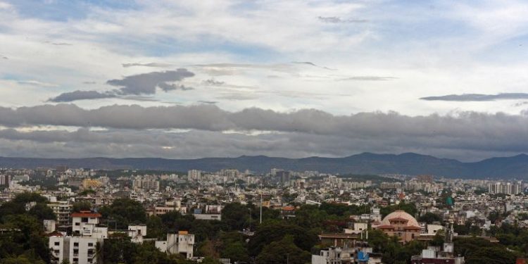 Indian teen allegedly kills two while drunk driving. As punishment, he was told to write an essay