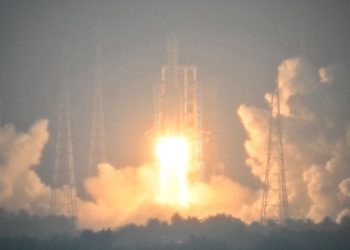 China launches moon probe as space race with US heats up