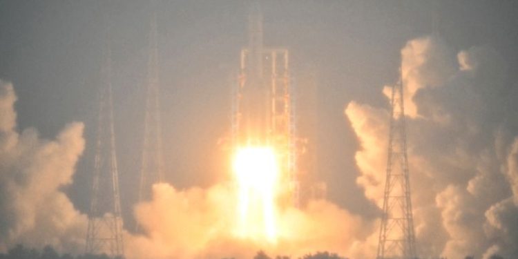 China launches moon probe as space race with US heats up