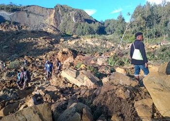 Rescuers scramble to reach remote region of Papua New Guinea hit by deadly landslide