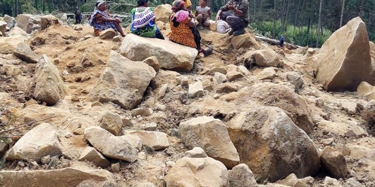 As many as 2,000 people feared buried under Papua New Guinea landslide