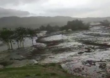 Children pulled from mud as hundreds die in severe flooding in Afghanistan