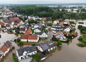 Rescue worker dies, several thousand evacuated in southern Germany floods