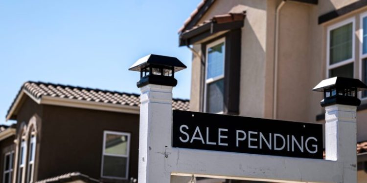 Pending home sales in April slump to lowest level since the start of the pandemic