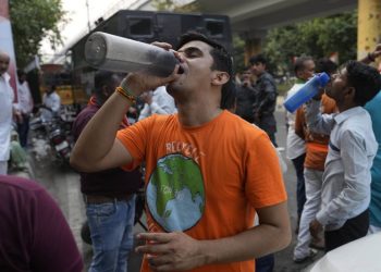 India’s scorching heat and lack of water leave Delhi’s poor to suffer worst of climate crisis