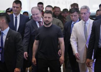 Zelensky makes surprise stop at Singapore defense gathering as Ukraine pushes for its peace plan amid Russian advance